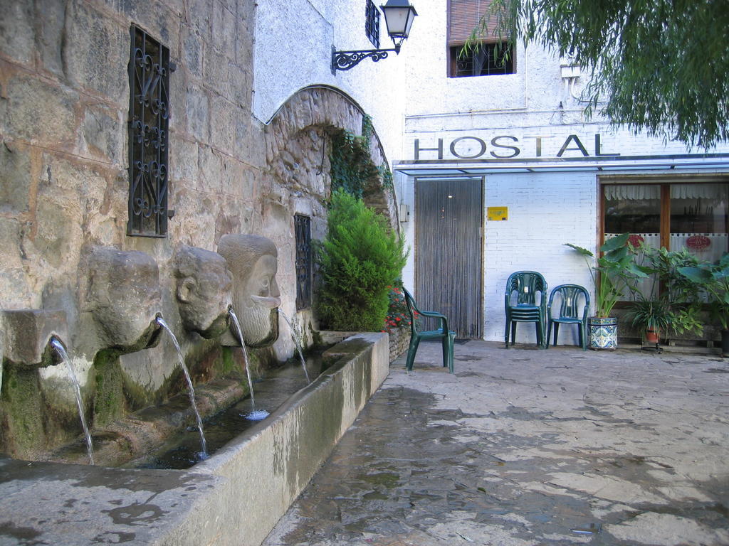 Hostal Victor Oliana Exterior foto