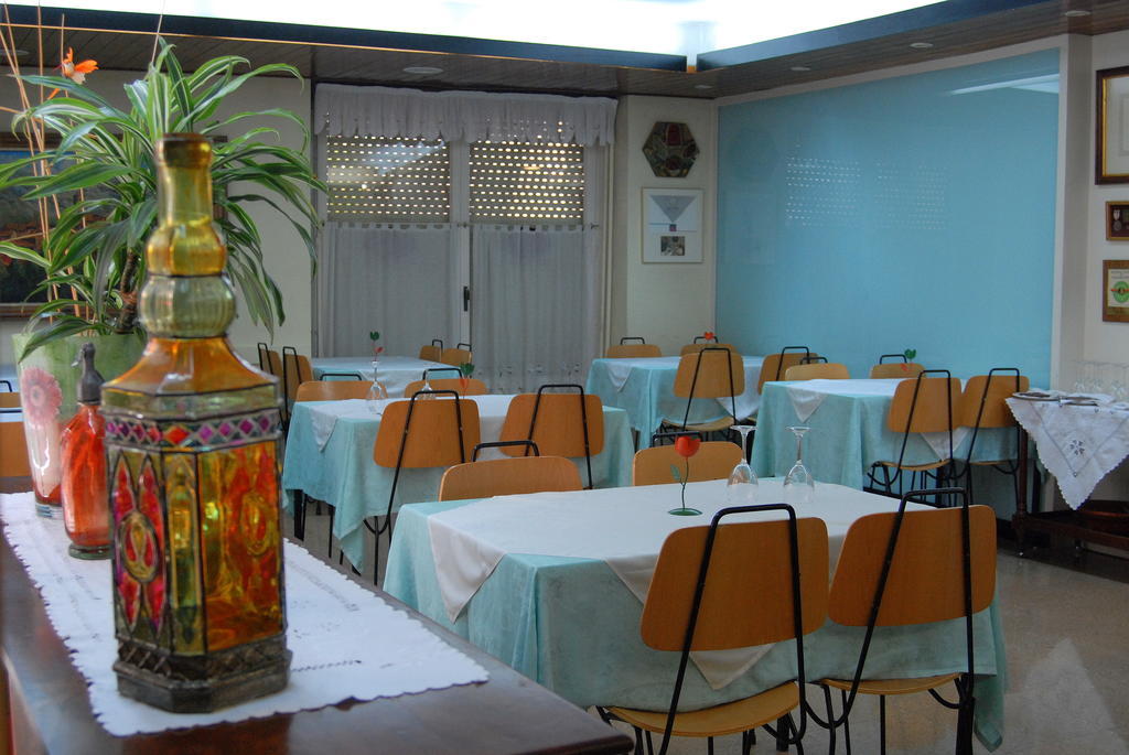 Hostal Victor Oliana Exterior foto