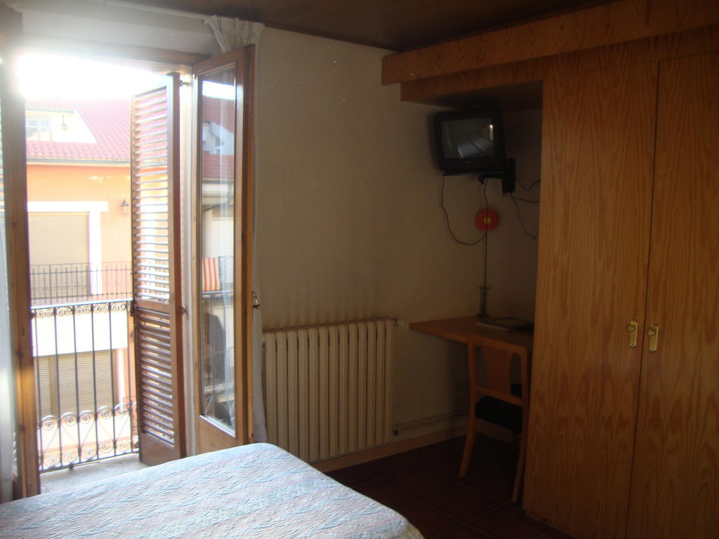 Hostal Victor Oliana Zimmer foto